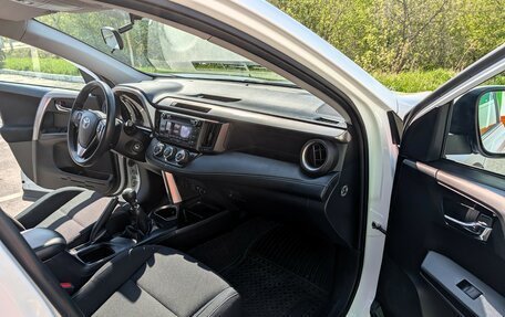 Toyota RAV4, 2018 год, 2 650 000 рублей, 9 фотография