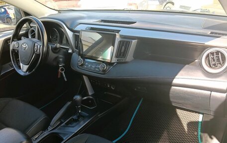 Toyota RAV4, 2019 год, 1 990 000 рублей, 9 фотография