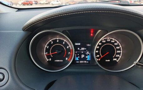 Mitsubishi Outlander III рестайлинг 3, 2011 год, 1 590 000 рублей, 4 фотография
