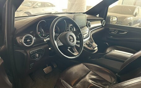 Mercedes-Benz V-Класс, 2017 год, 3 200 000 рублей, 5 фотография