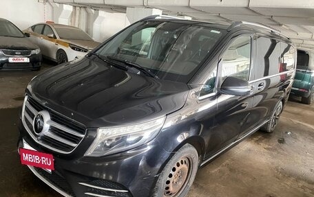 Mercedes-Benz V-Класс, 2017 год, 3 200 000 рублей, 3 фотография