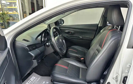 Toyota Yaris XP150 рестайлинг, 2021 год, 970 000 рублей, 16 фотография