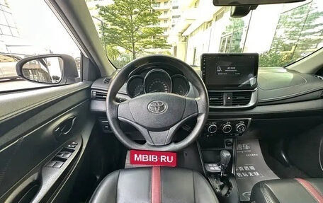 Toyota Yaris XP150 рестайлинг, 2021 год, 970 000 рублей, 23 фотография