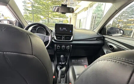 Toyota Yaris XP150 рестайлинг, 2021 год, 970 000 рублей, 25 фотография