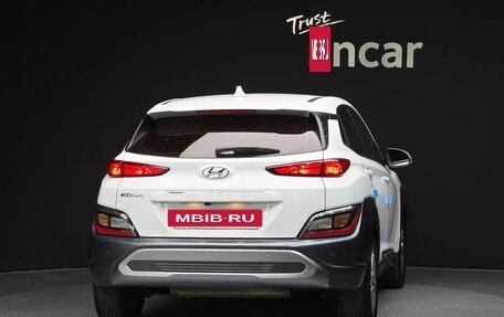 Hyundai Kona I, 2022 год, 1 440 000 рублей, 4 фотография