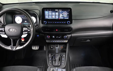 Hyundai Kona I, 2022 год, 1 492 000 рублей, 6 фотография