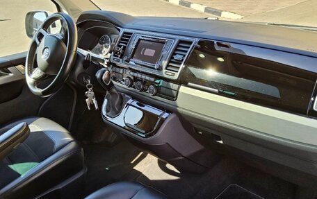 Volkswagen Multivan T6 рестайлинг, 2018 год, 4 100 000 рублей, 8 фотография
