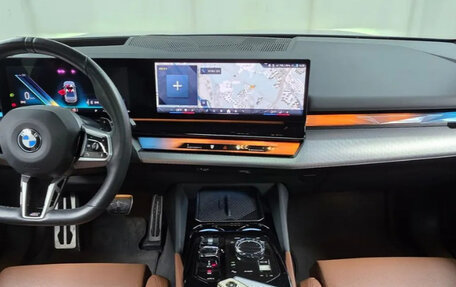 BMW 5 серия, 2024 год, 8 330 000 рублей, 10 фотография