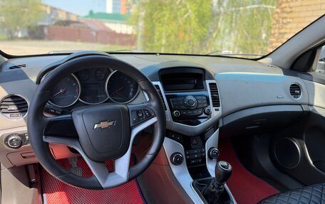 Chevrolet Cruze II, 2010 год, 355 000 рублей, 5 фотография