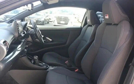 Toyota Yaris, 2022 год, 1 589 018 рублей, 9 фотография