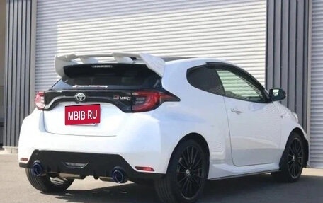 Toyota Yaris, 2022 год, 1 589 018 рублей, 7 фотография