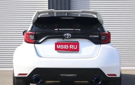 Toyota Yaris, 2022 год, 1 589 018 рублей, 6 фотография