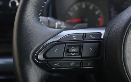 Toyota Yaris, 2022 год, 1 589 018 рублей, 16 фотография