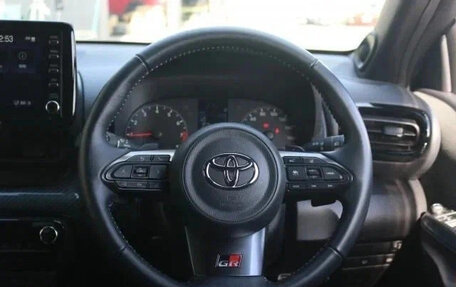 Toyota Yaris, 2022 год, 1 589 018 рублей, 15 фотография