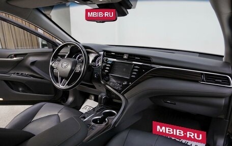 Toyota Camry, 2018 год, 2 145 000 рублей, 10 фотография