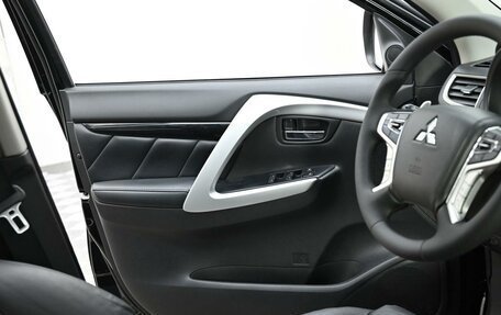 Mitsubishi Pajero Sport III рестайлинг, 2018 год, 2 335 000 рублей, 5 фотография