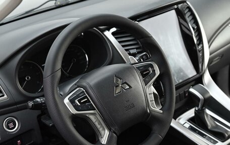 Mitsubishi Pajero Sport III рестайлинг, 2018 год, 2 335 000 рублей, 6 фотография