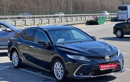 Toyota Camry, 2021 год, 2 220 000 рублей, 1 фотография