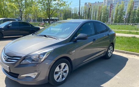 Hyundai Solaris II рестайлинг, 2014 год, 1 050 000 рублей, 2 фотография