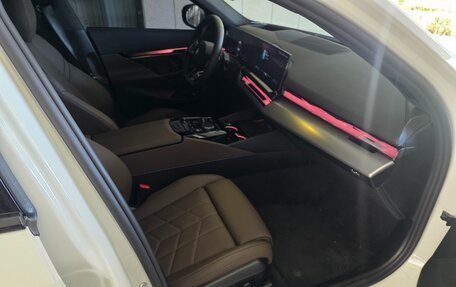 BMW 5 серия, 2025 год, 6 758 000 рублей, 15 фотография