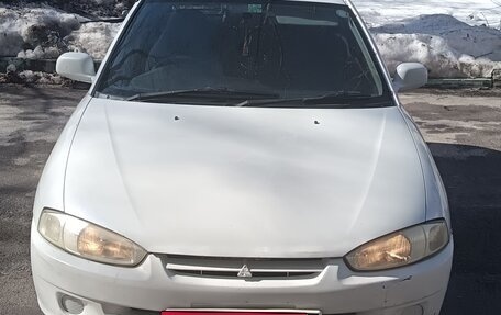 Mitsubishi Mirage VI рестайлинг, 2000 год, 210 000 рублей, 1 фотография