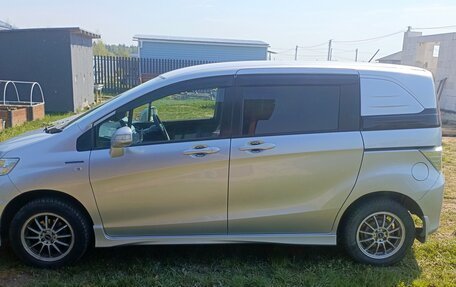 Honda Freed I, 2010 год, 1 200 000 рублей, 4 фотография