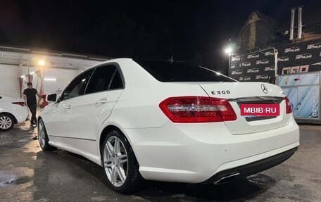 Mercedes-Benz E-Класс, 2010 год, 1 850 000 рублей, 3 фотография