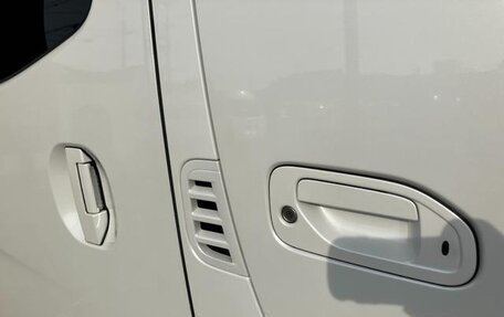 Nissan NV350 Caravan I, 2021 год, 3 200 000 рублей, 24 фотография