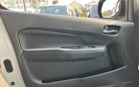 Nissan NV350 Caravan I, 2021 год, 3 200 000 рублей, 30 фотография