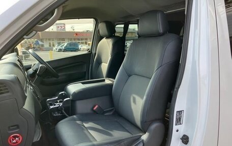 Nissan NV350 Caravan I, 2021 год, 3 200 000 рублей, 34 фотография