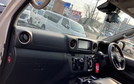 Nissan NV350 Caravan I, 2021 год, 3 200 000 рублей, 32 фотография