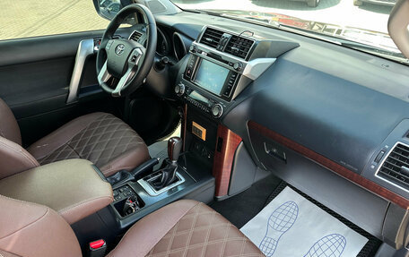 Toyota Land Cruiser Prado 150 рестайлинг 2, 2014 год, 3 550 000 рублей, 9 фотография
