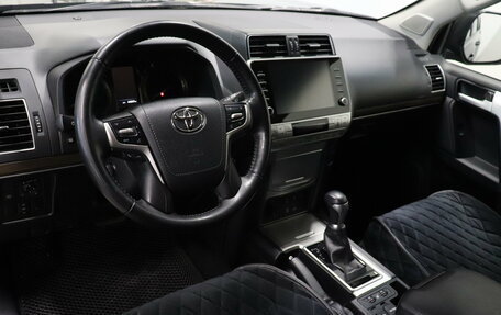 Toyota Land Cruiser Prado 150 рестайлинг 2, 2021 год, 6 799 000 рублей, 8 фотография
