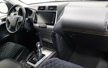 Toyota Land Cruiser Prado 150 рестайлинг 2, 2021 год, 6 799 000 рублей, 6 фотография
