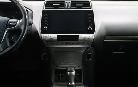 Toyota Land Cruiser Prado 150 рестайлинг 2, 2021 год, 6 799 000 рублей, 16 фотография
