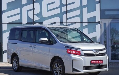 Toyota Voxy III, 2018 год, 2 199 000 рублей, 1 фотография