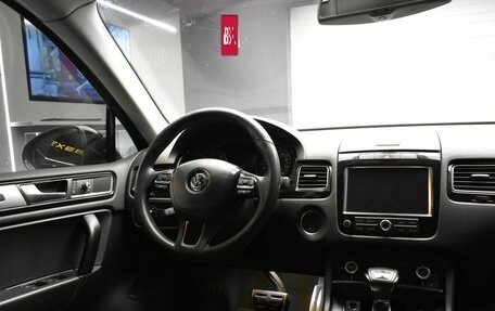 Volkswagen Touareg III, 2011 год, 1 830 000 рублей, 8 фотография