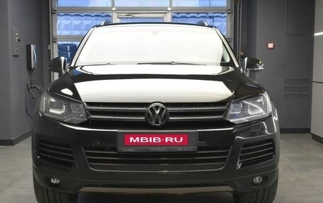 Volkswagen Touareg III, 2011 год, 1 830 000 рублей, 2 фотография