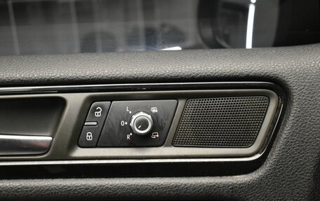 Volkswagen Touareg III, 2011 год, 1 830 000 рублей, 23 фотография