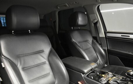Volkswagen Touareg III, 2011 год, 1 830 000 рублей, 26 фотография