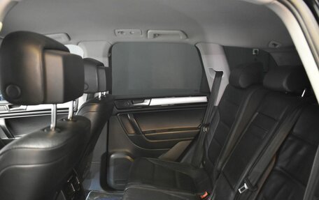 Volkswagen Touareg III, 2011 год, 1 830 000 рублей, 28 фотография