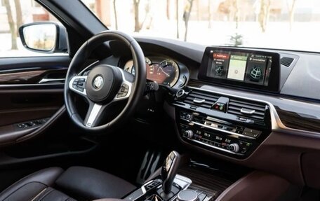 BMW 5 серия, 2018 год, 3 400 000 рублей, 14 фотография