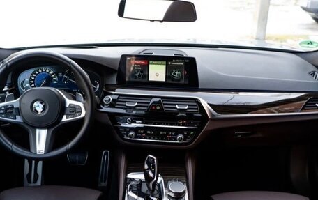 BMW 5 серия, 2018 год, 3 400 000 рублей, 15 фотография