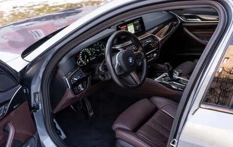 BMW 5 серия, 2018 год, 3 400 000 рублей, 21 фотография