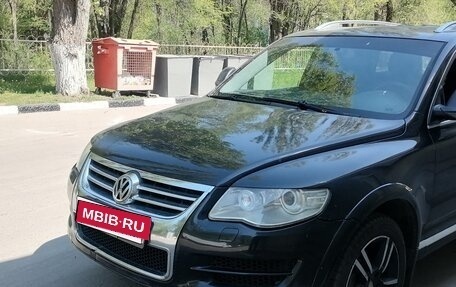 Volkswagen Touareg III, 2006 год, 690 000 рублей, 2 фотография
