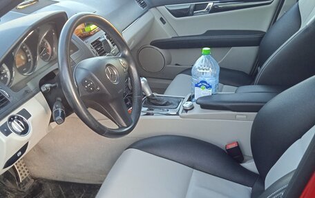 Mercedes-Benz C-Класс, 2011 год, 1 200 000 рублей, 10 фотография