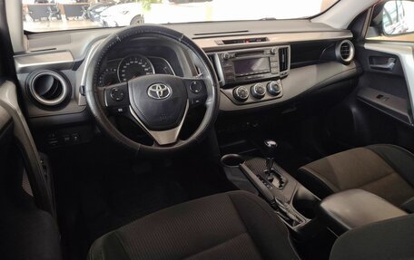 Toyota RAV4, 2015 год, 1 900 000 рублей, 10 фотография