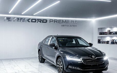 Skoda Superb III рестайлинг, 2025 год, 3 255 000 рублей, 2 фотография