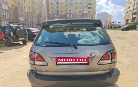 Lexus RX IV рестайлинг, 2002 год, 750 000 рублей, 3 фотография