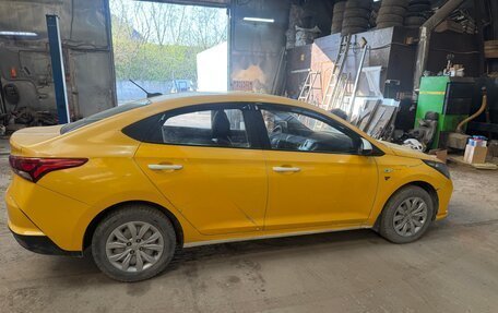 Hyundai Solaris II рестайлинг, 2021 год, 1 050 000 рублей, 2 фотография